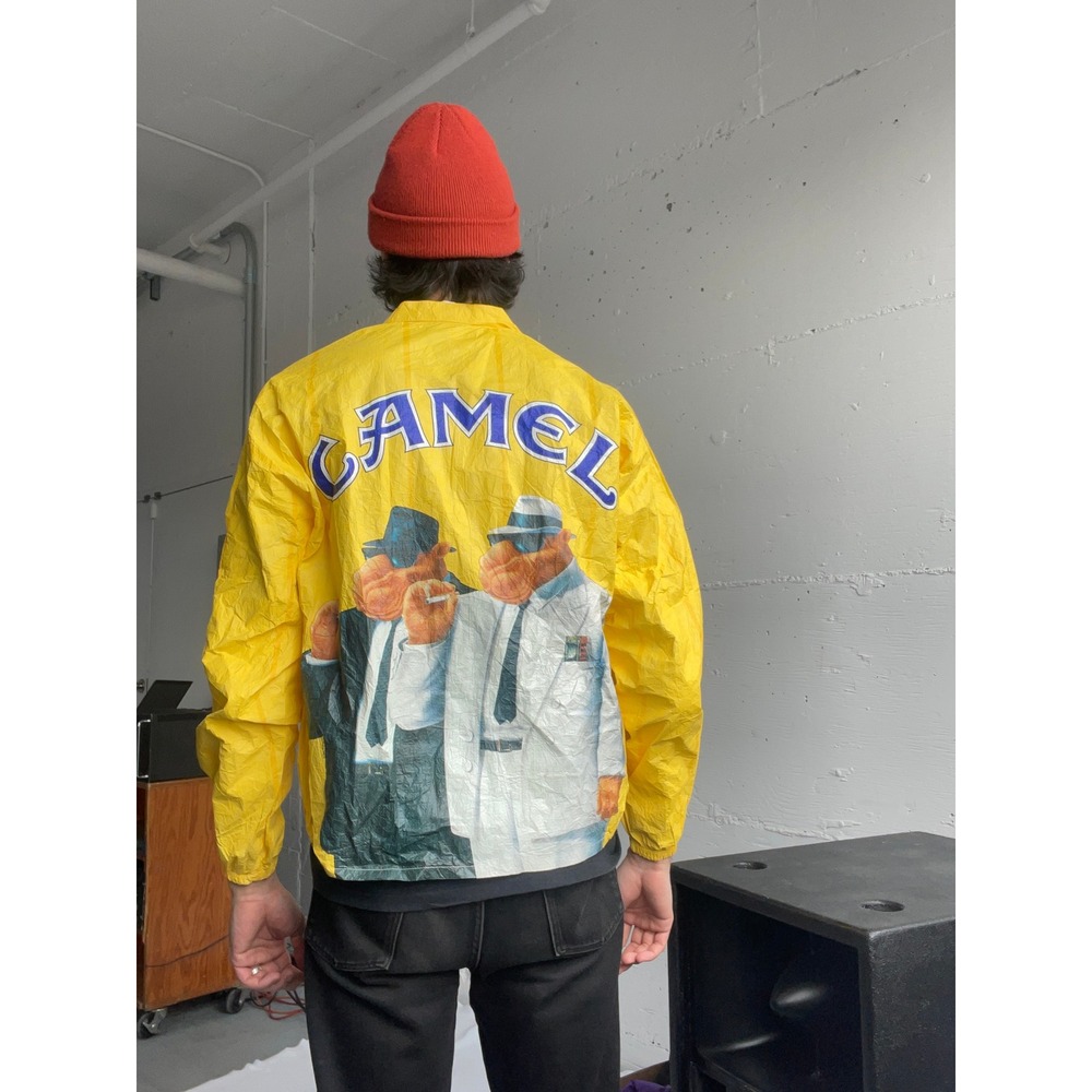 Camel Tyvek Windbreaker Jacket Mens XL Yellow Joe Camel Cigarette Promo Vintage